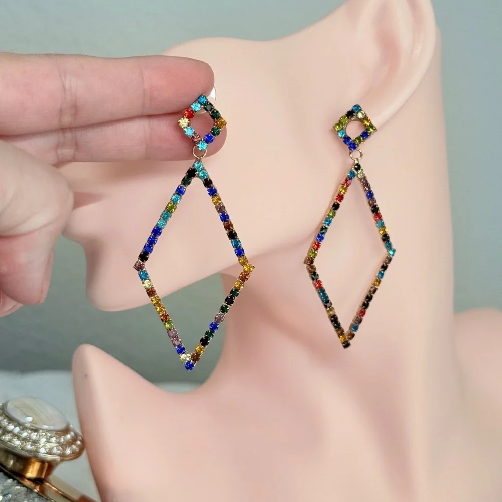 ⚜️ Multicolor Geometric Drop Earrings
